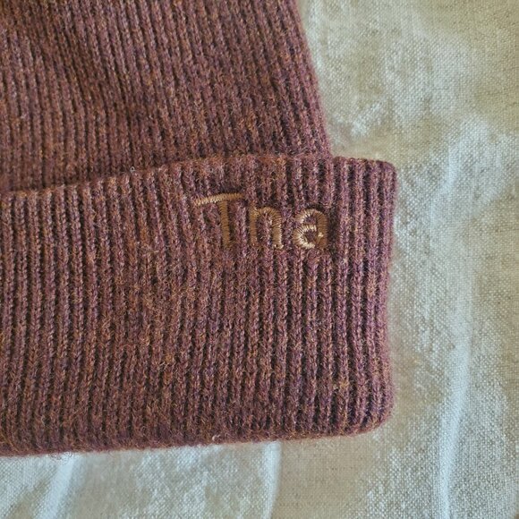 TNA Peak Beanie - Picture 3 of 9